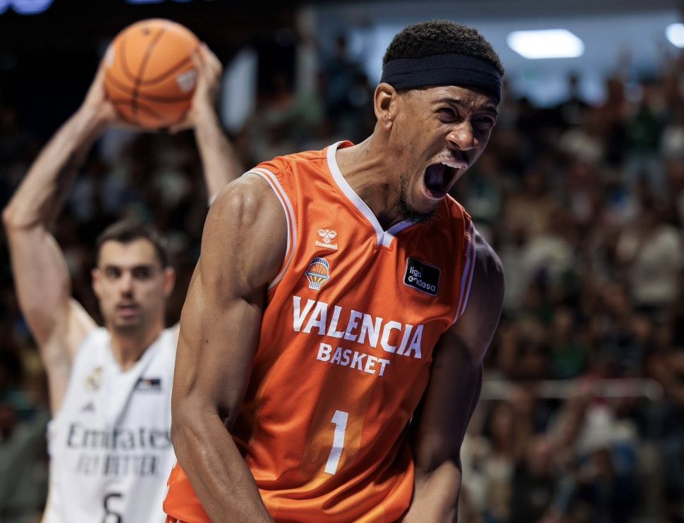 Valencia le quitó el primer título al Madrid