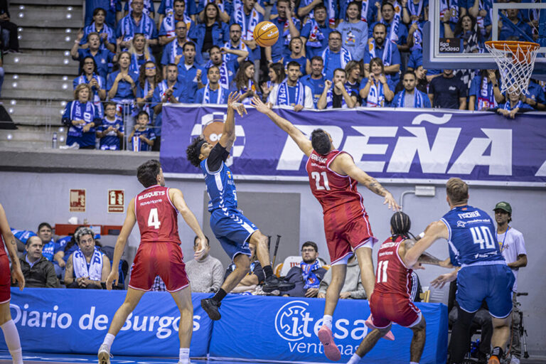 Burgos se quedó con el duelo inicial entre argentinos