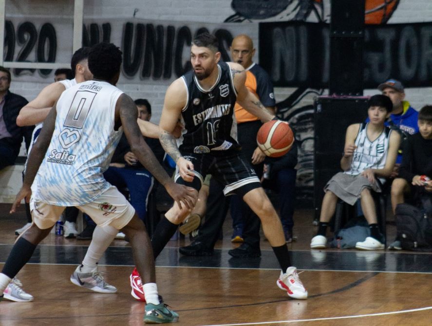 Estudiantes ganó en casa y llevó la serie a un quinto juego