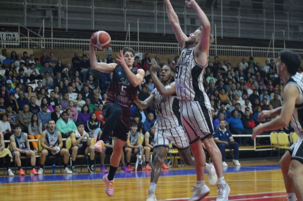 Jugar, sufrir y festejar para Salta Basket