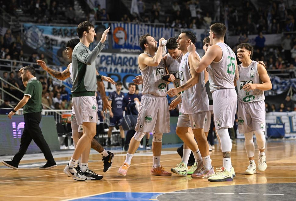 Ferro ganó una batalla y se metió en cuartos
